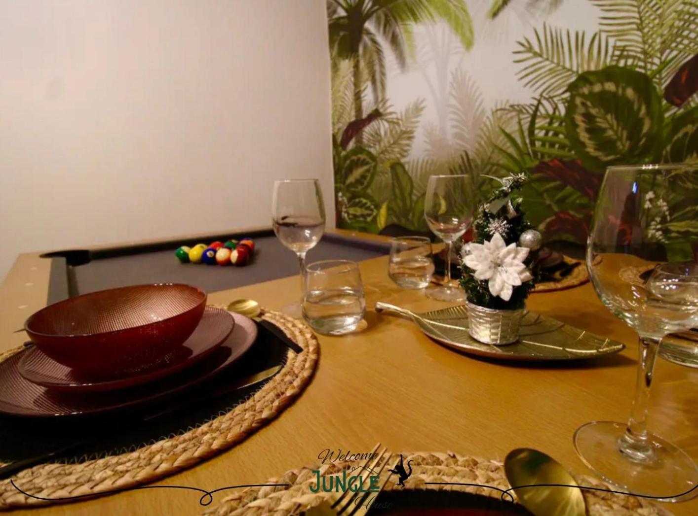 Maison "Jungle House" 90 M2 Billard, Retroprojecteur, Bar A Jeux , Vinyle, Wifi Fibre, Ideal Pro & Famille A Montbrison Kültér fotó
