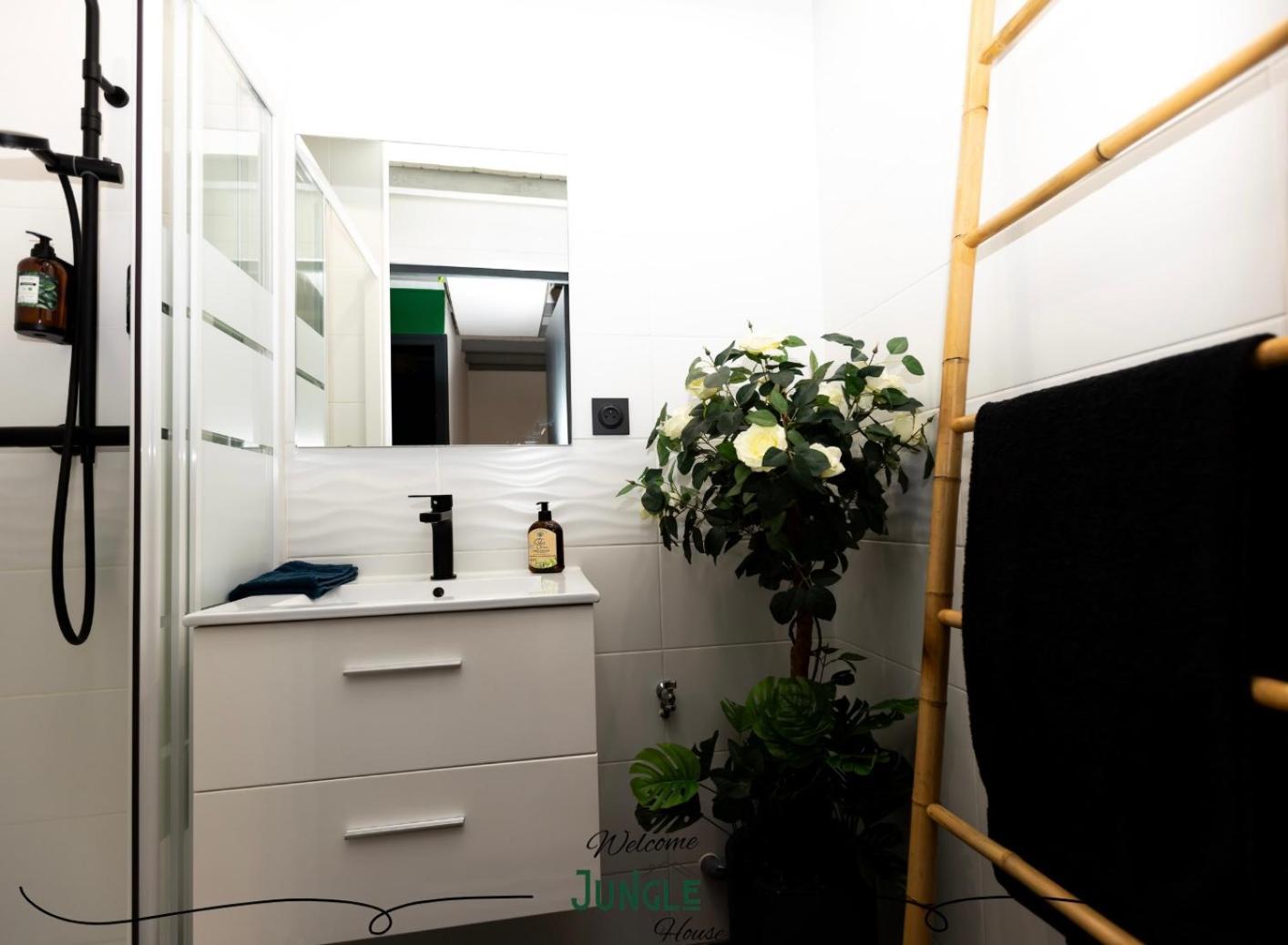 Maison "Jungle House" 90 M2 Billard, Retroprojecteur, Bar A Jeux , Vinyle, Wifi Fibre, Ideal Pro & Famille A Montbrison Kültér fotó